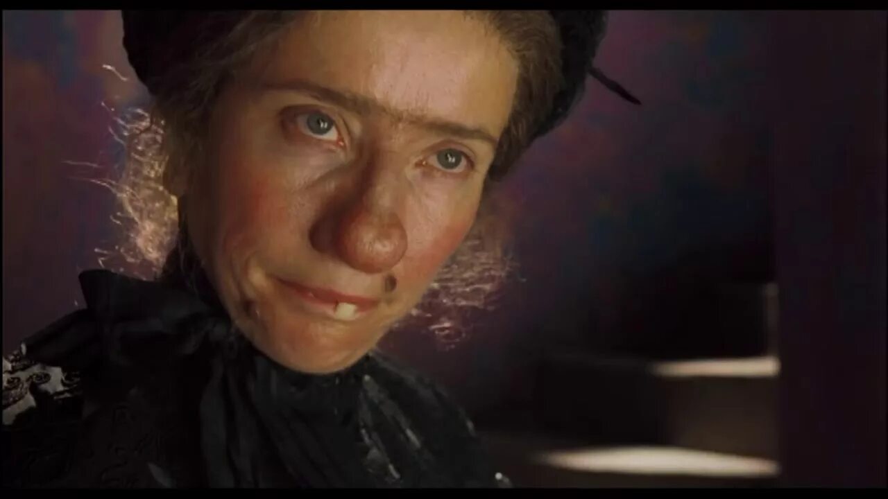 Лицо няни. Моя ужасная няня фильм 2005. Лицо няни. Няня макфи. Лицо няни.