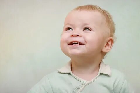 Лицо смеющегося ребенка