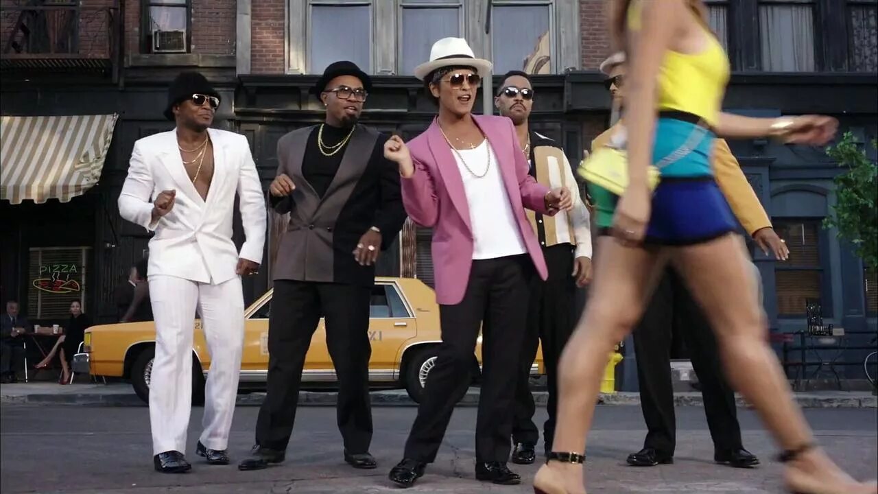 Mark ronson funk ft bruno mars. Марк ронсон uptown funk. mark ronson uptown funk ft bruno mars. бруно марс uptown funk скриншоты. стиль uptown funk.