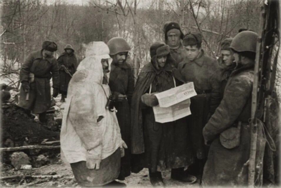 Герои очень страшный 1942 новый. Герои освободители севастополя вов презентация. Новый год в блокадном ленинграде 1942. Битва за крюково. Очень страшный 1942 новый год.
