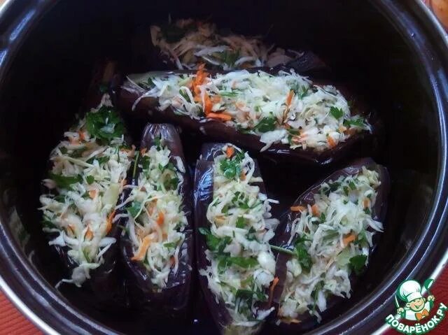 Фаршированные баклажаны морковью и чесноком зеленью. Квашеные баклажаны фаршированные капустой и морковью. квашеный фаршированный баклажан капустой. баклажаны квашеные с капустой и морковью. фаршированные баклажаны в кастрюле.