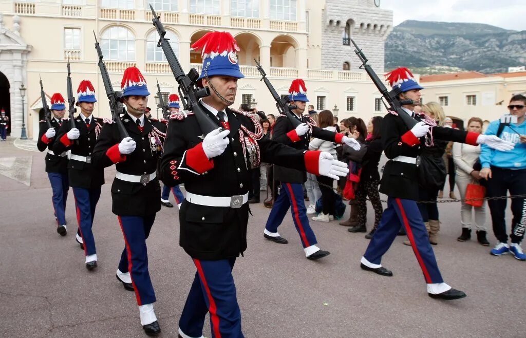 Француз часть. Армия Монако. Гвардия Монако. Армия Монако численность. Военный оркестр Монако.
