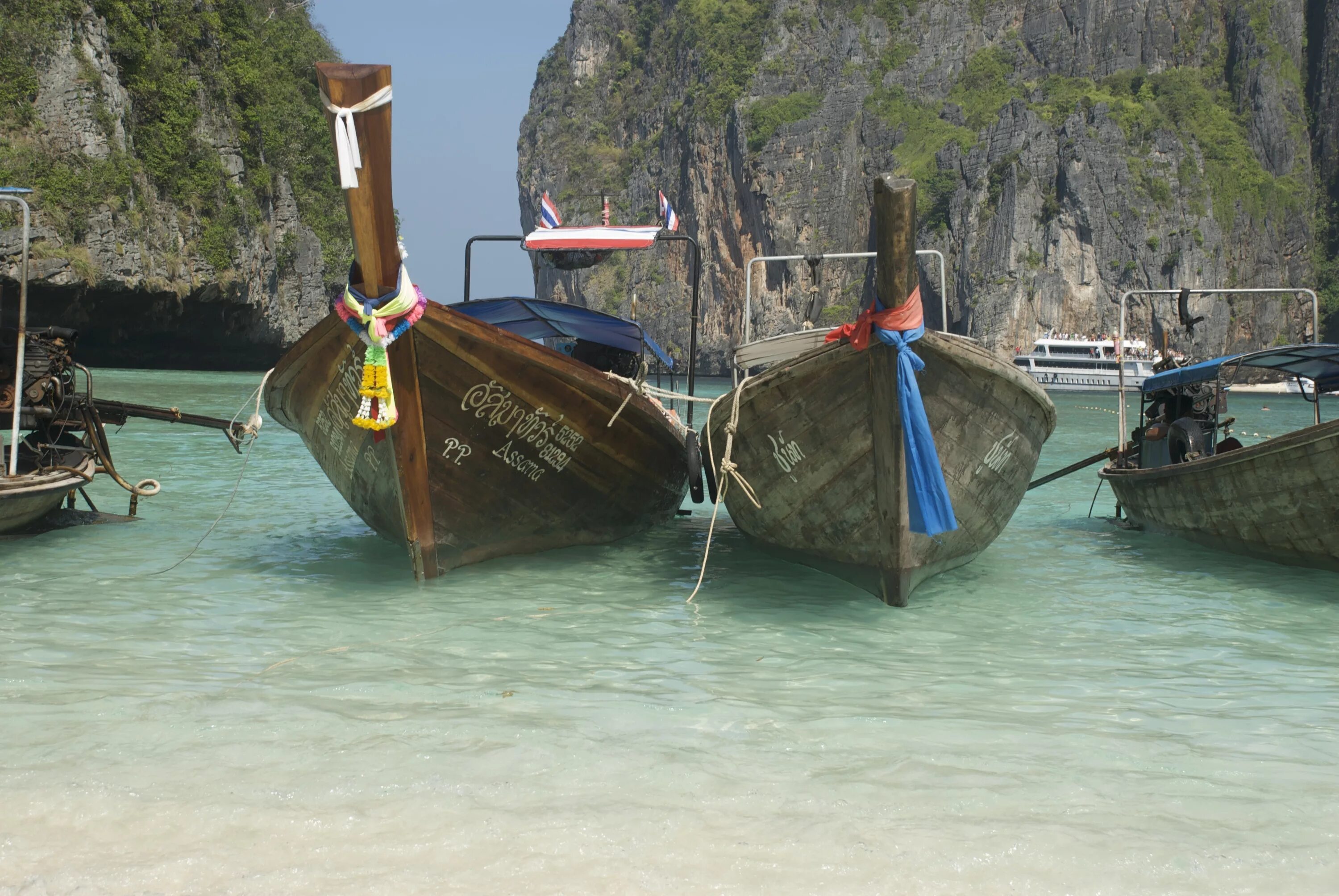 Boat island. Тайская лодка лонгтейл. Каноэ в Таиланде. Каноэ лодка в Тайланде. Длинная лодка.