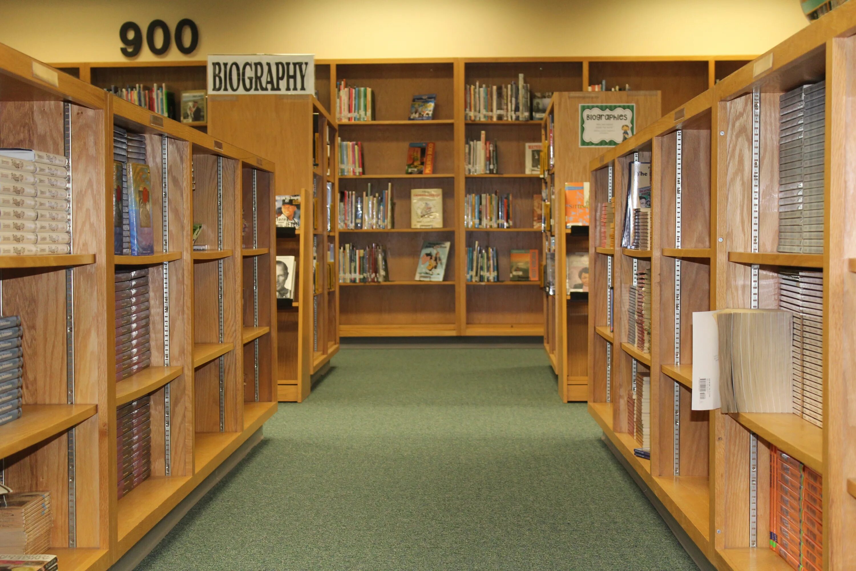 Инвентаризация библиотеки. Библиотека юриста стеллаж. Библиотека знаний. Красивый архив. Огромный зал для чтения.