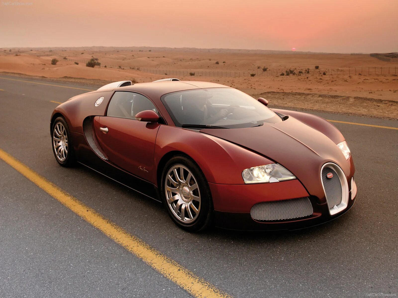 Красивые машины цены. Bugatti Veyron 2022. Bugatti Veyron 2005. Суперкар Бугатти Вейрон. Bugatti Veyron 16.4 2005.