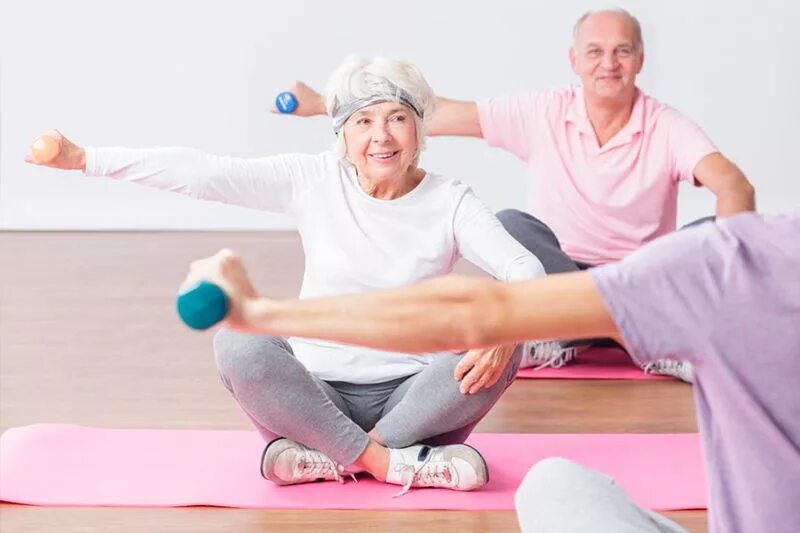 физкультура для суставов. спортивные пожилые женщины. бубновский артроз коленного сустава. лечебная гимнастика для пожилых. физическое здоровье у пожилых.