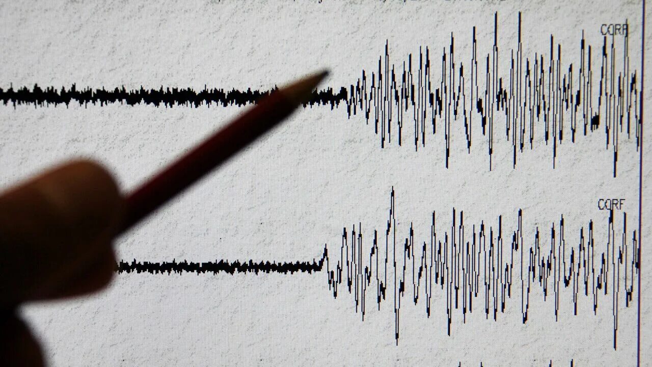 Землетрясение 12.08 2025. Землетрясение сейсмограф. землетрясение магнитудой 4.4. магнитуда рихтера. землетрясение 3-4 балла картинки.