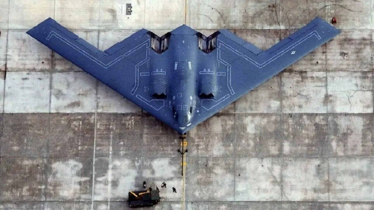 Стелс-бомбардировщик b-2. Стелс самолет b2. B-2 Spirit Stealth Bomber. Стелс b2 самолет невидимка.