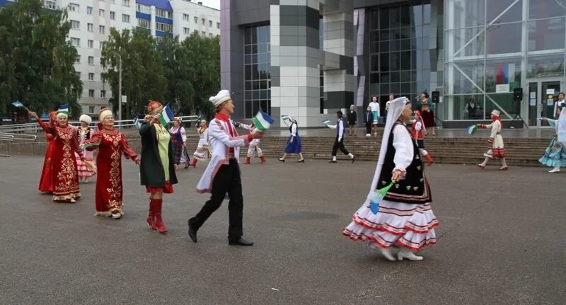 Какой журнал республики башкортостан отметил юбилей. Ансамбль Тавах. Стерлитамак народные Наряды. Башкирский деловой костюм. Ансамбль Тавах Стерлитамак.