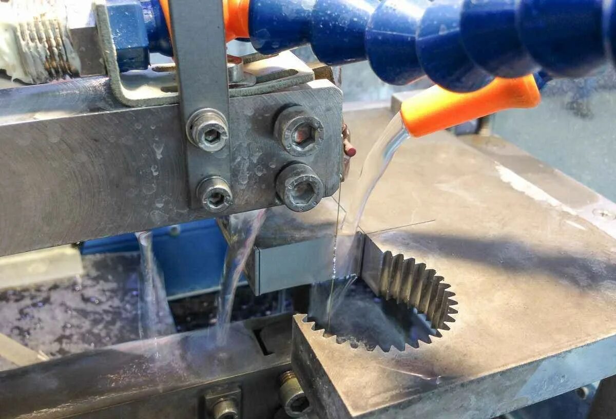 Станок резкой проволокой. Проволочно-вырезной электроэрозионный станок baoma dk7750r. Электроэрозия (электроискровой метод). Электроэрозия (электроискровой метод). Электроэрозионный станок dk7780.