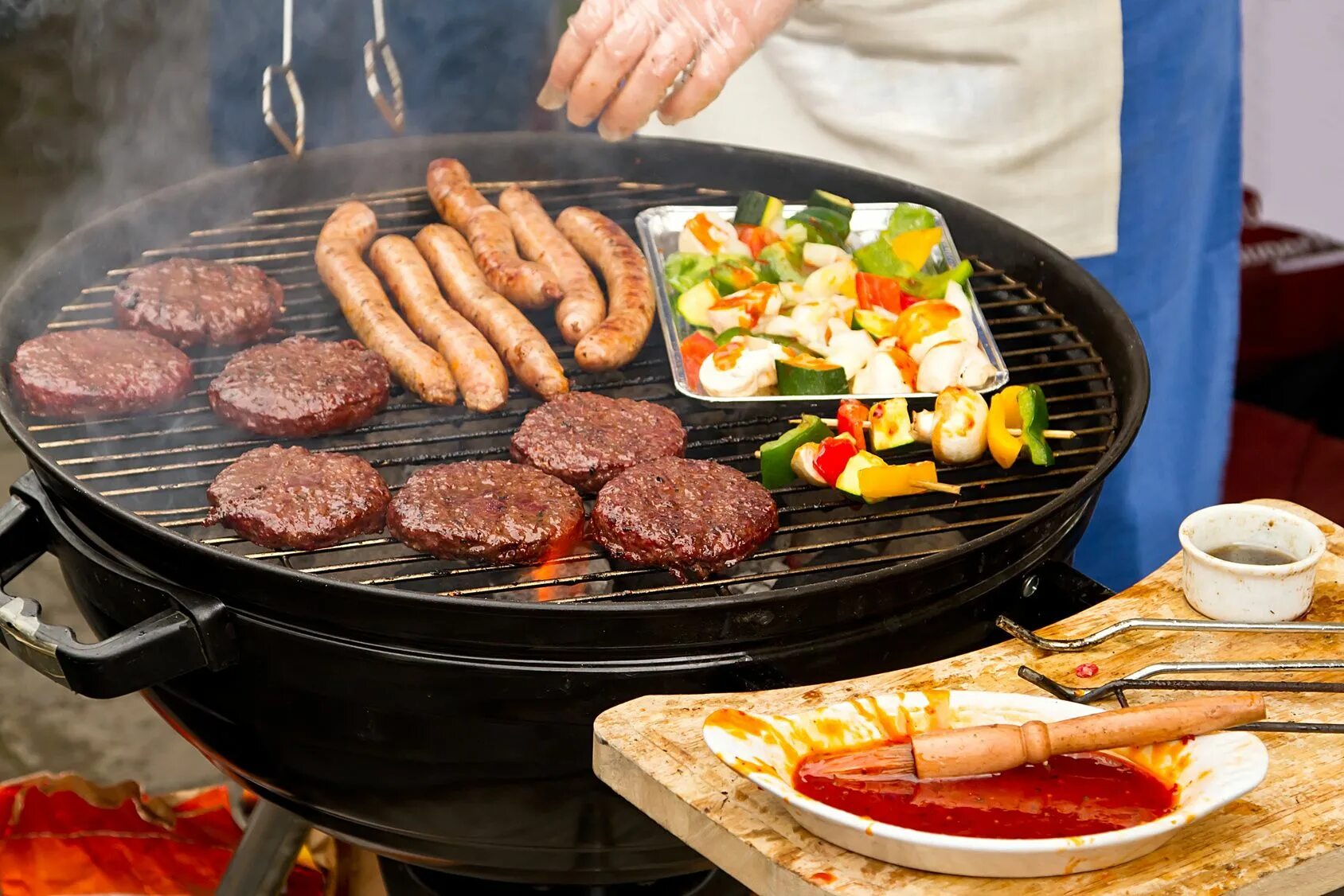 Grill перевод. Американское барбекю. Гриль на природе. Барбекю на природе. Барбекю в США.