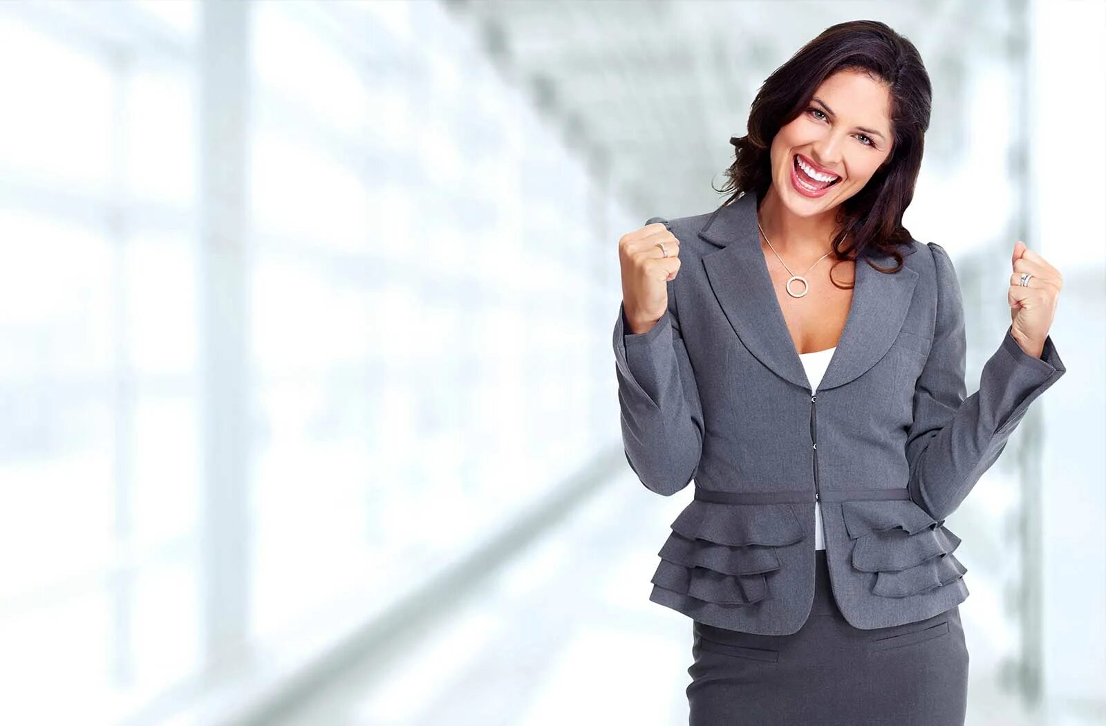 Успешная женщина на белом фоне. Светлана резник. Женщина бизнесмен года. Женщина бизнесмен года. Деловая женщина в возрасте.