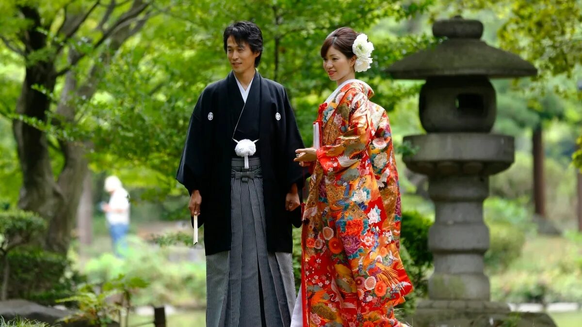 Русский муж японская жена. Японская свадьба. Японские парочки. Пара в Японии. Японская парочка в кимоно.