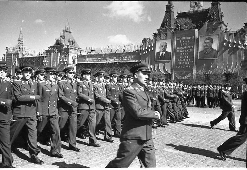 Годы когда проходили парады победы. Первый парад Победы 1965. Парад СССР 1951. Парад Победы 1951. Парад Победы 1946 Москва.