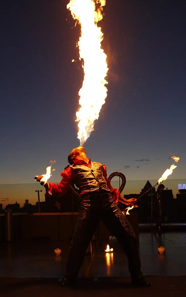 Огненное шоу. Фаер москва. Фаер москва. Шоу. Саламандра огненное шоу цыгане.