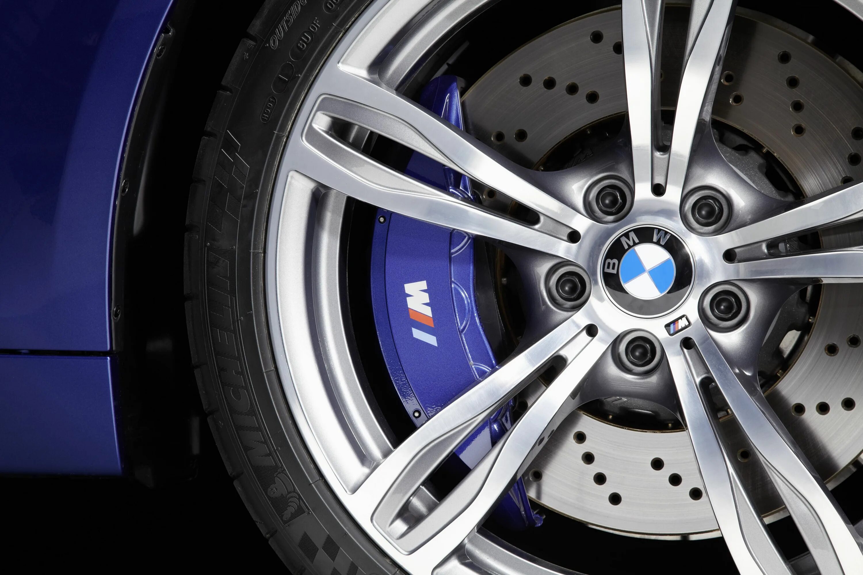 BMW m5 тормоза. BMW m5 f10 Wheels. Диски BMW m5 f10. Суппорта BMW m5. Тормозные диски bmw f10