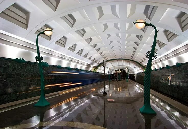 Stamp #507 - Russia: Metro station or Palace in #Moscow? Metro stations in Mosco