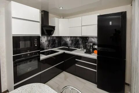 Кухня бело черный глянец