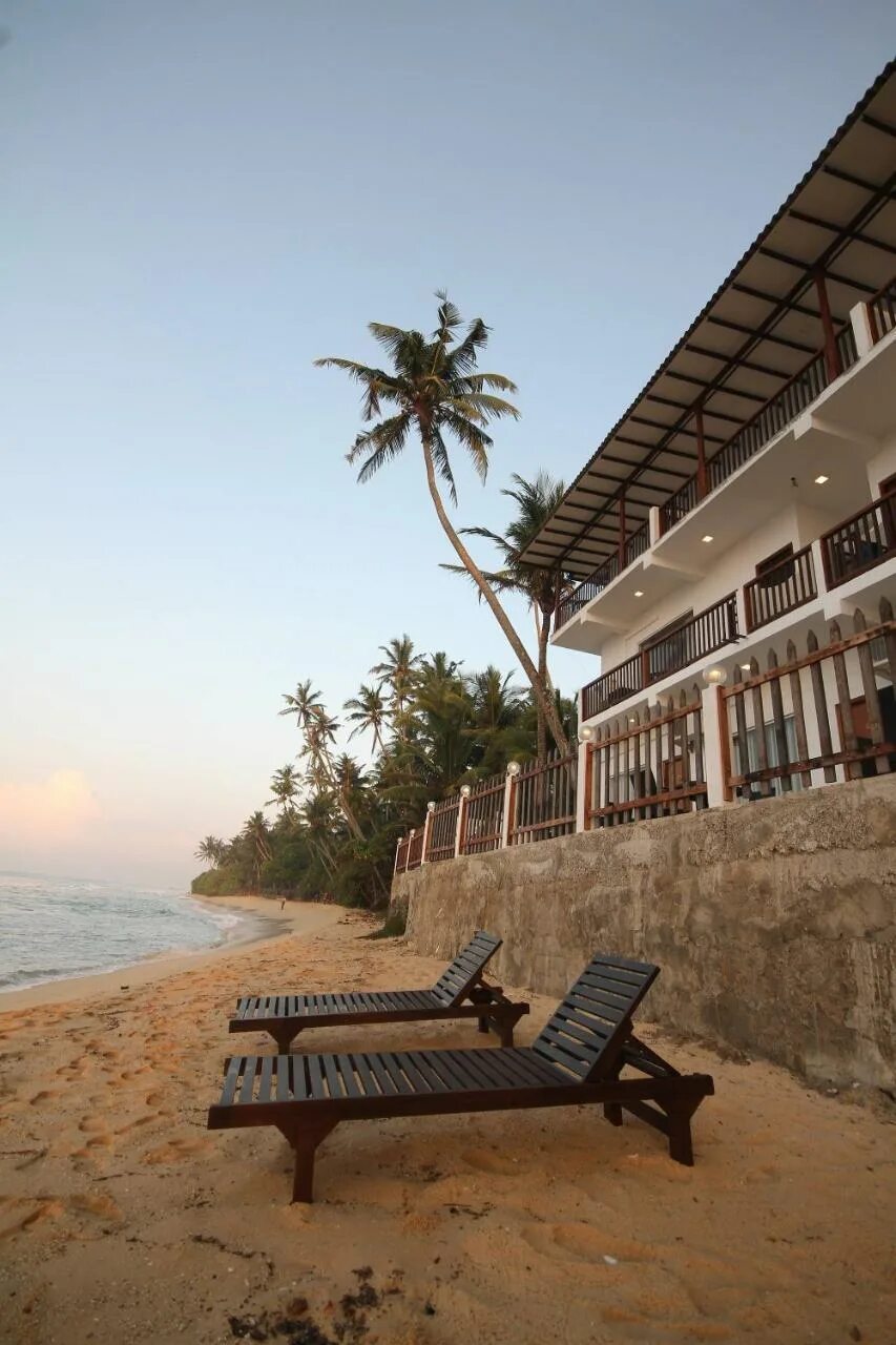 Araliya Beach Resort Spa 5 Шри-Ланка. Rock Fort Hotel Spa 4 Унаватуна Шри-Ланка. Отель Centara Beach 2 Шри Ланка. Виджая Бич Шри Ланка.