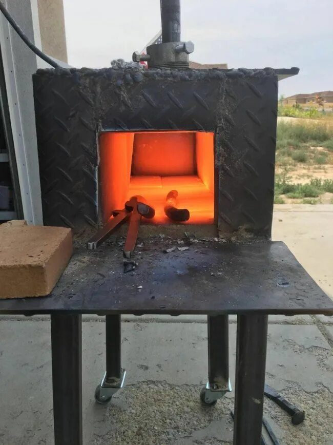 Угольный горн кузница мини. Горн (очаг горения). Печь для ковки металла. Газовая горелка для горна. Горн печь для железа.