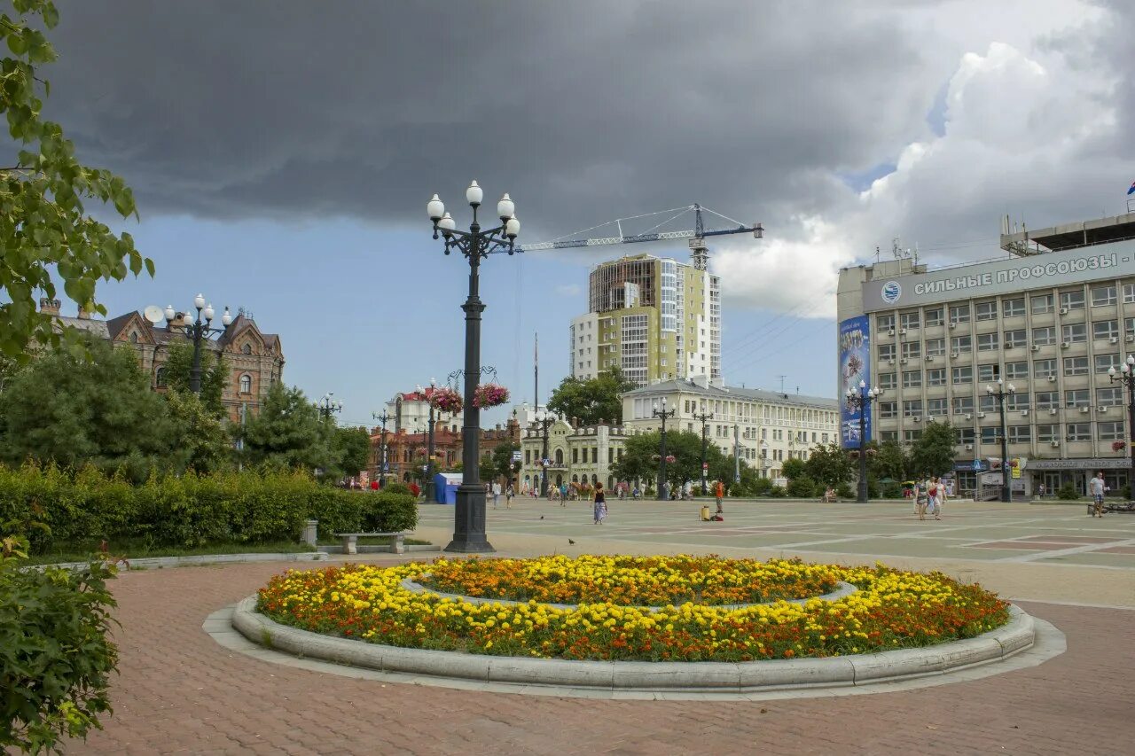 Инди хабаровск. Хабаровск центр площадь. Памятник на Комсомольской площади в Хабаровске. Комсомольск площадь Хабаровск. Г Хабаровск Комсомольская площадь.