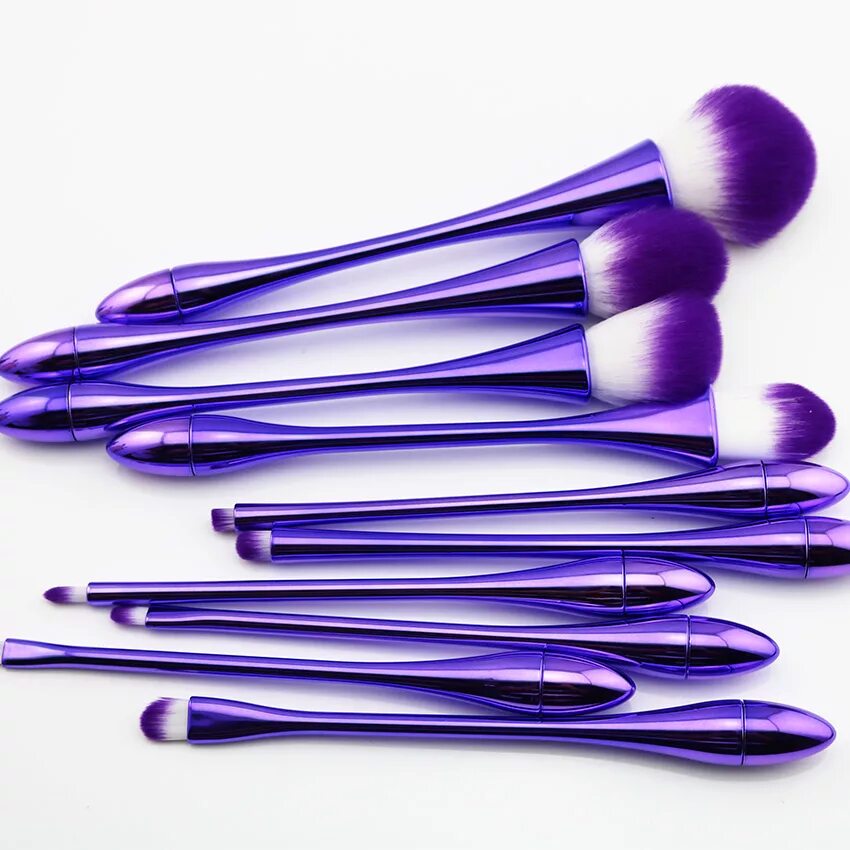 кисти и краски. кисти для макияжа фиолетовые набор. фиолетовые кисти для макияжа. кисти для макияжа фиолетовые набор. набор сиреневые кисточки.