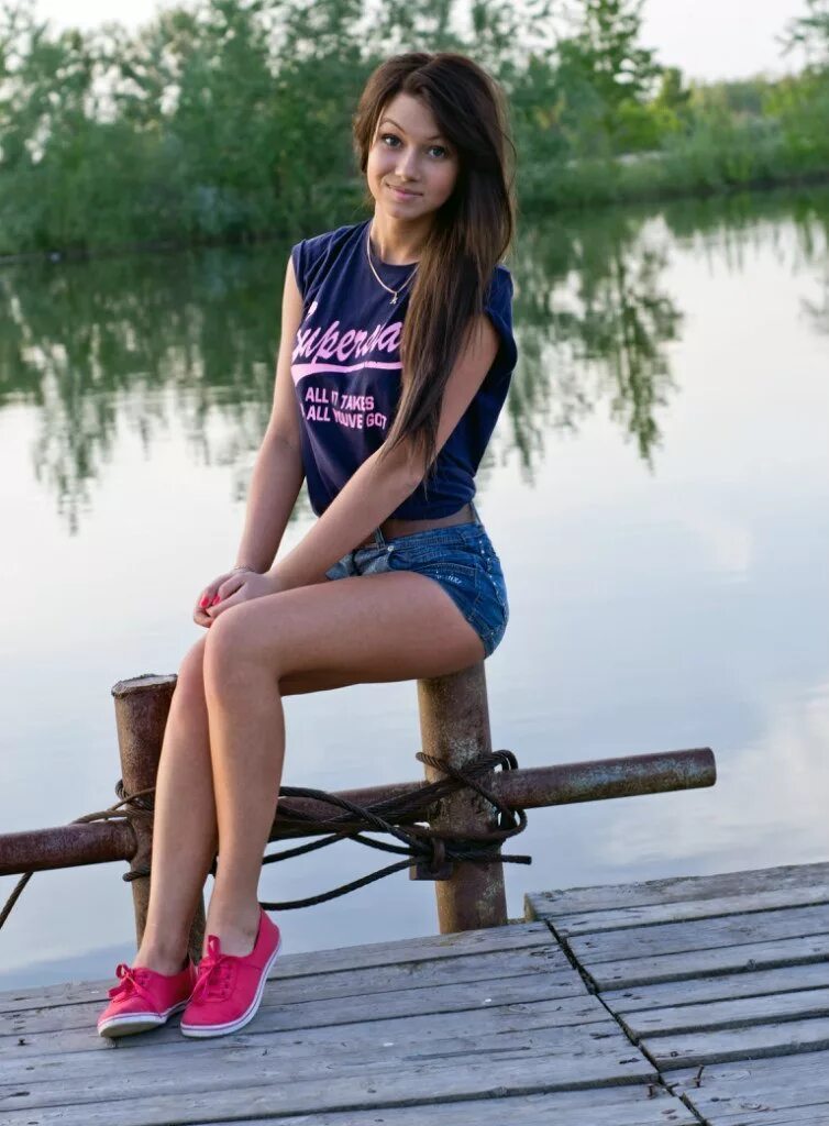 Девушка в юбке в полный рост. Девушка в обычной одежде. Красивые русские девушки в полный рост. Екатерина глущенко лето. Миранда керр в 16.