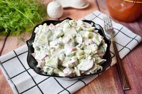 Салат с редиской и зеленым луком