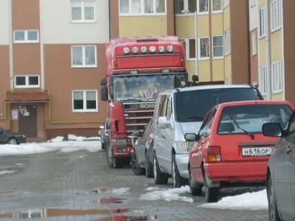 Коммерческий транспорт во дворах