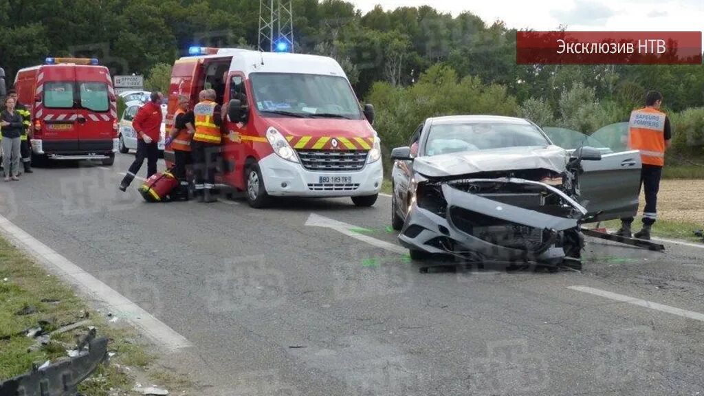 Правда ли что умер кончаловский. Авария Юлии Высоцкой и Кончаловского. Авария Кончаловского во Франции. Дочь Юлии Высоцкой и Андрея Кончаловского 2023.