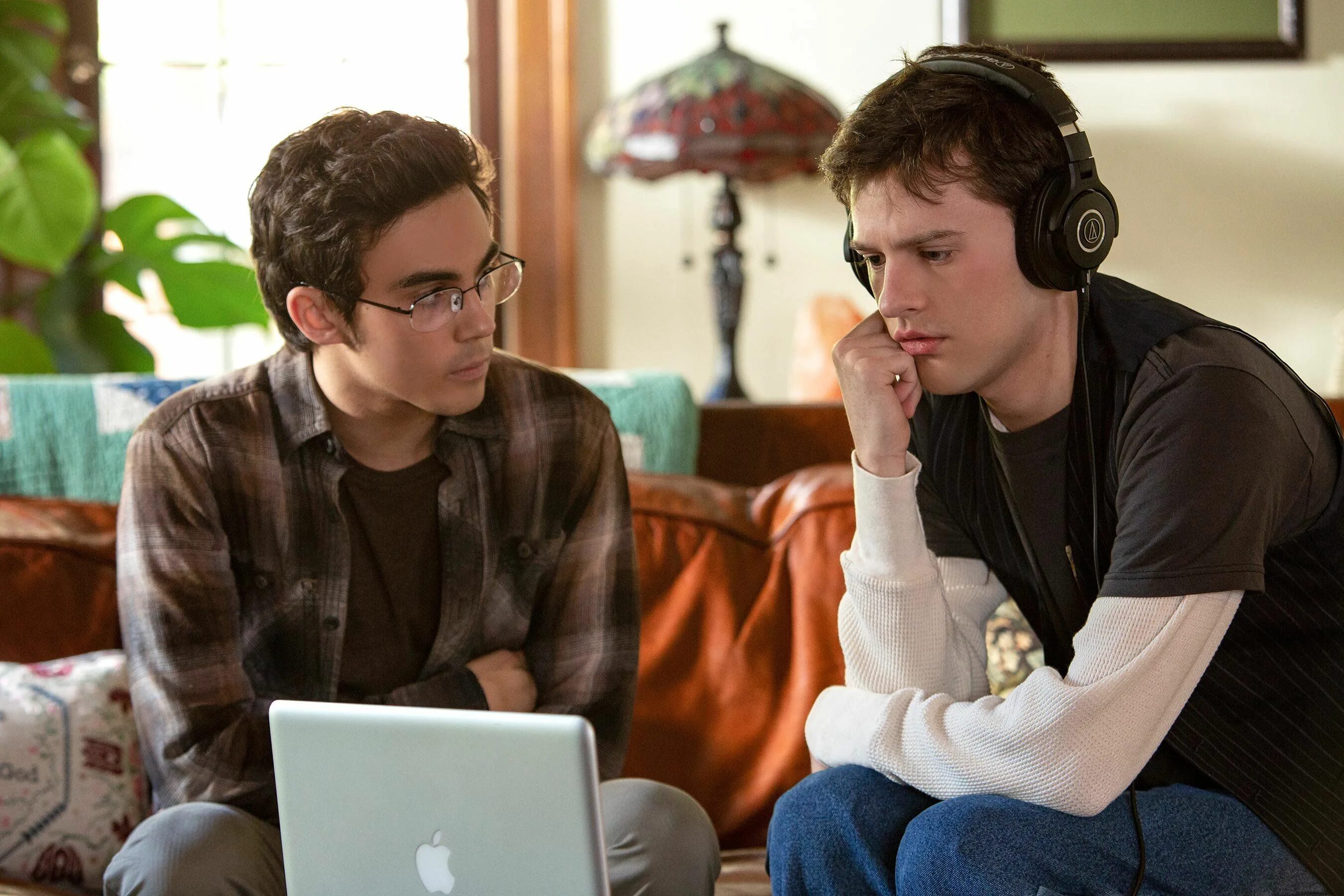 американский вандал нетфликс. тони ясенда. фильм американский вандал 1 сезон. гриффин глюк сериалы. питер американский вандал.