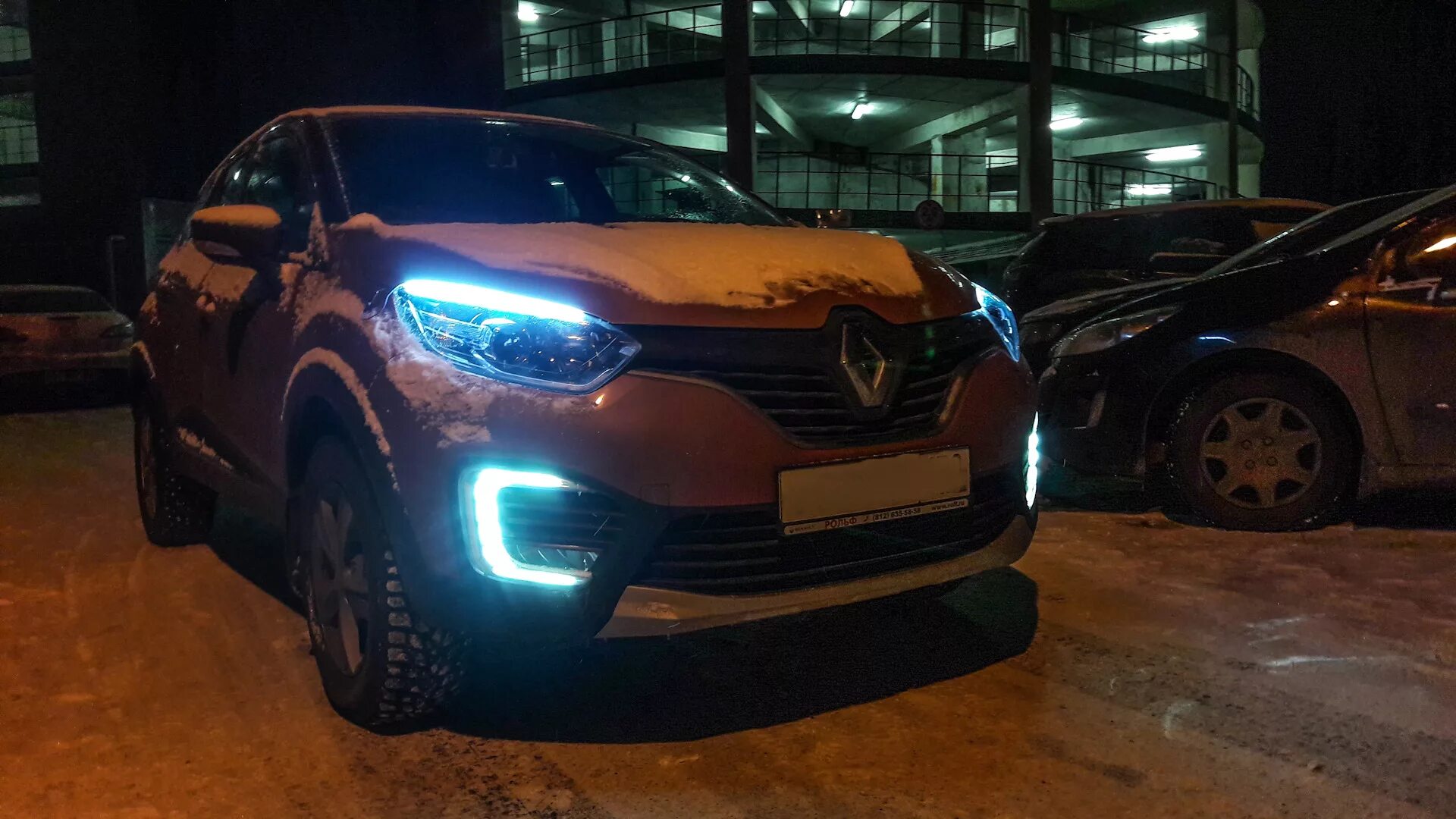 Дхо рено каптур. Ходовые огни Рено Каптур. Renault Captur ходовые огни. Дневные ходовые огни Рено Каптюр. Светодиодная балка на Рено Каптур.