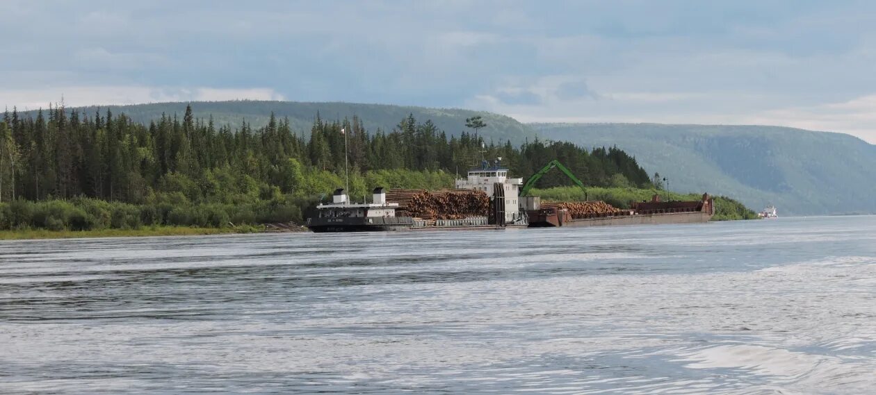 Алтай река лена. Заброшенная деревня фото. Реки дальнего востока. Озеро река лена. Река лена усть кут.
