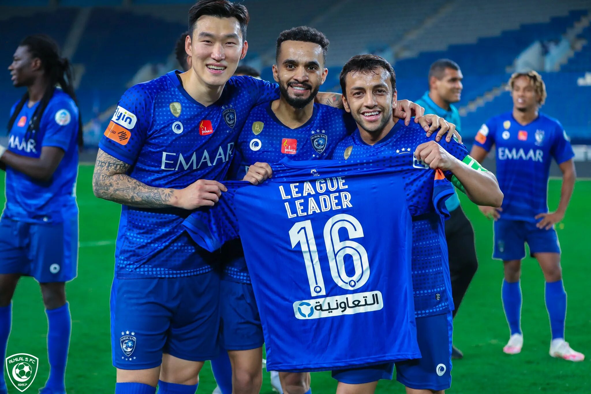 Футбол форма al hilal. Al hilal fc then and now emblem. Фк аль хиляль. Аль хилаль форма. Фк аль хиляль.