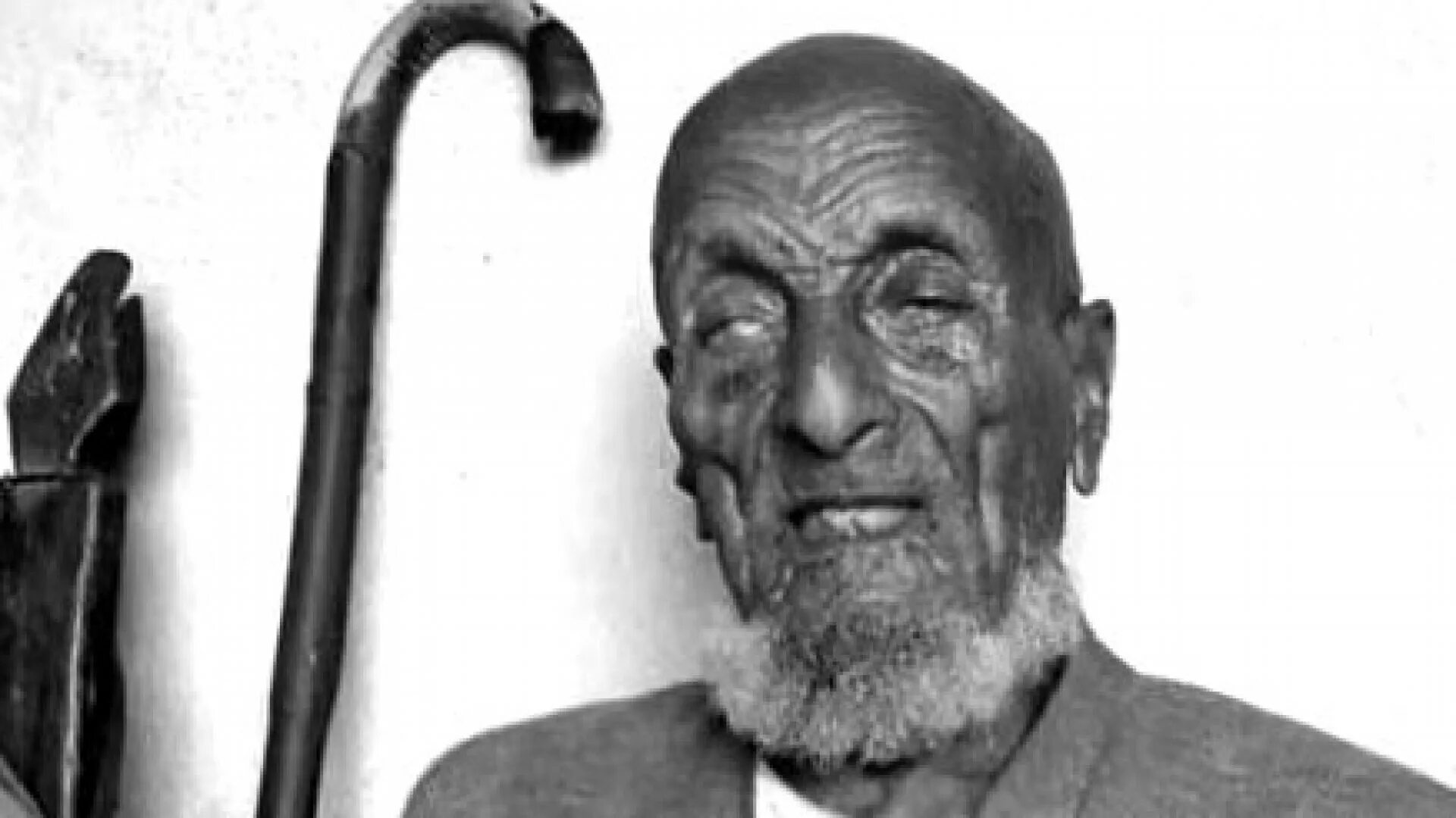 Умер самый старый мужчина в мире. Натабай тинсиев. Самый старый человек в Африке. Самый старый мужчина в мире.