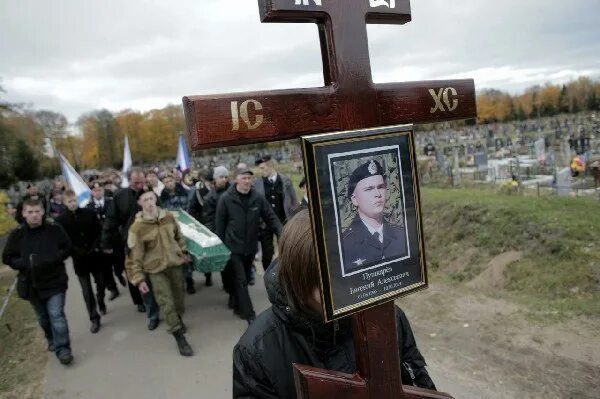 Могилы добровольцев Донбасса. Похороны добровольцев погибших на Украине. Похороны в Кронштадте сегодня.