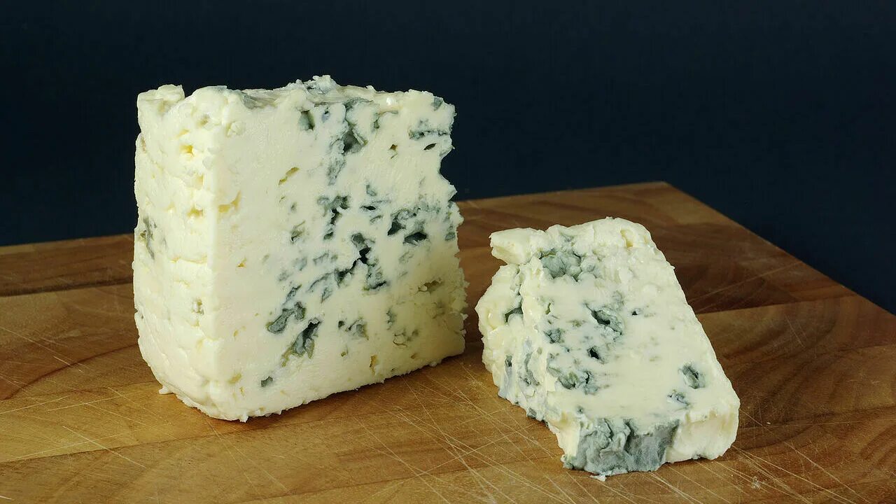 Сыр Blue Cheese. Сыр Блю чиз с голубой плесенью. Горгонзола дор Блю. Сыр с голубой плесенью дор Блю. Сыр без плесени