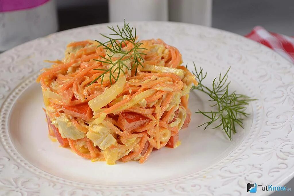 Куриное филе морковь сыр. Салат с морковкой по-корейски и копченой курицей. салат с омлетными блинчиками и курицей и корейской морковкой. салат с корейской морковью и крабовыми палочками. салат матрёшка с корейской морковью и шампиньонами.