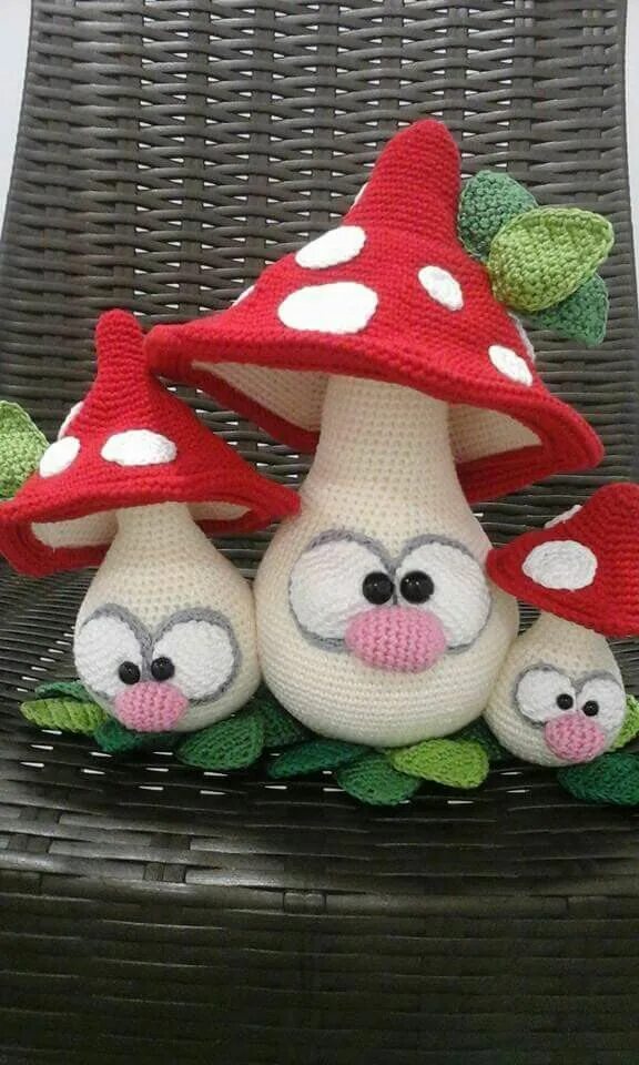 Амигуруми мухомор схема крючком Mushroom Amigurumi Pilz häkeln, Häkelspielzeug, Lustiges häkeln
