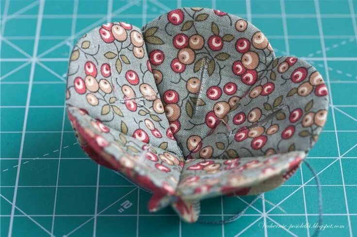 Awesome Flowers Made from Recycled Jeans - Recycled Things Denim crafts, Fabric 