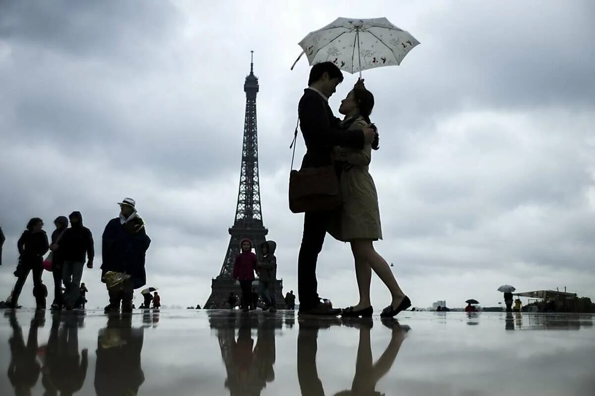 Скучаю по парижу. Париж люди. Туризм во Франции. Влюбленные в Париже. Париж романтика.