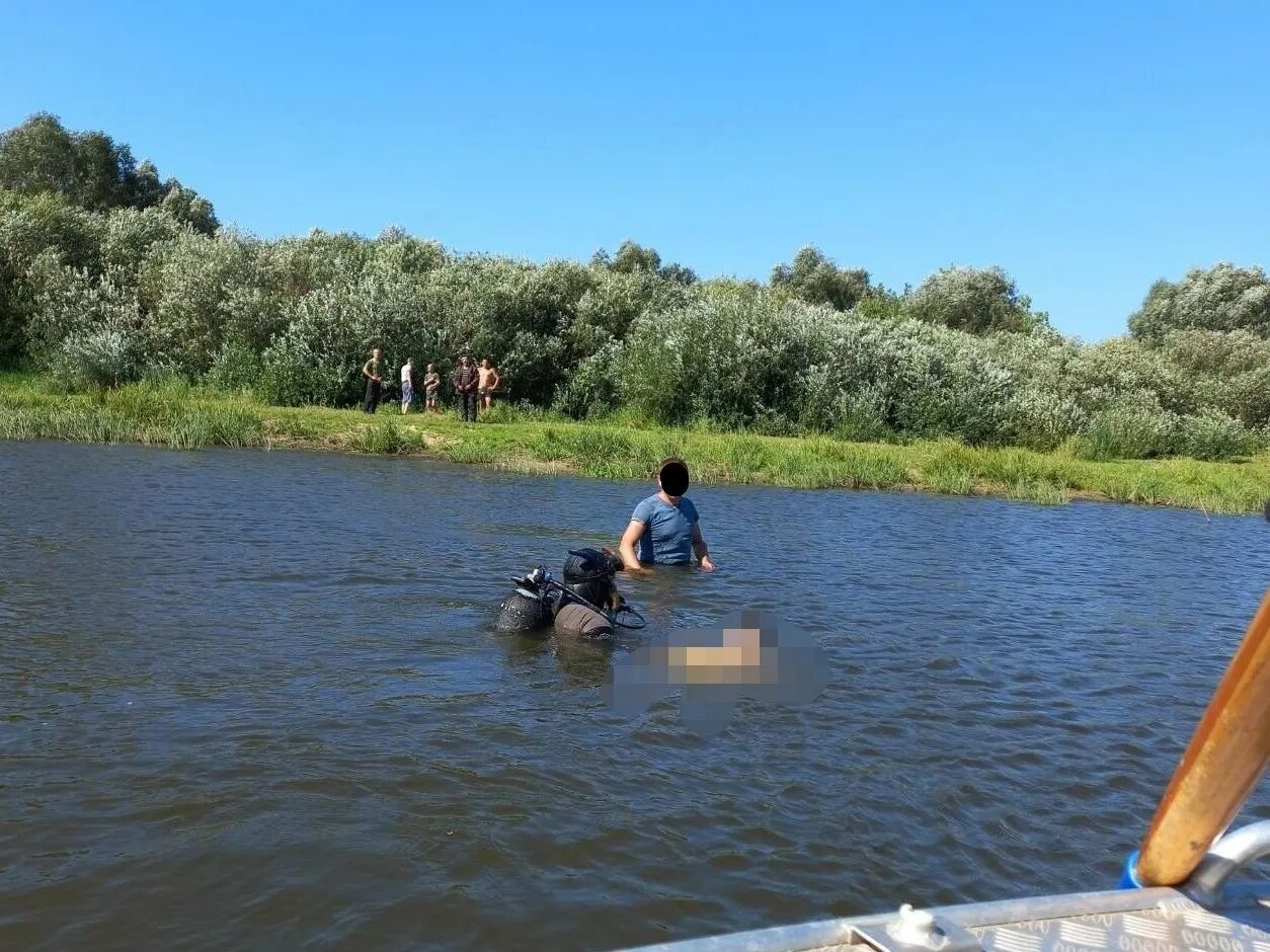 На речке. Декабря место на реке. Днепр утонула