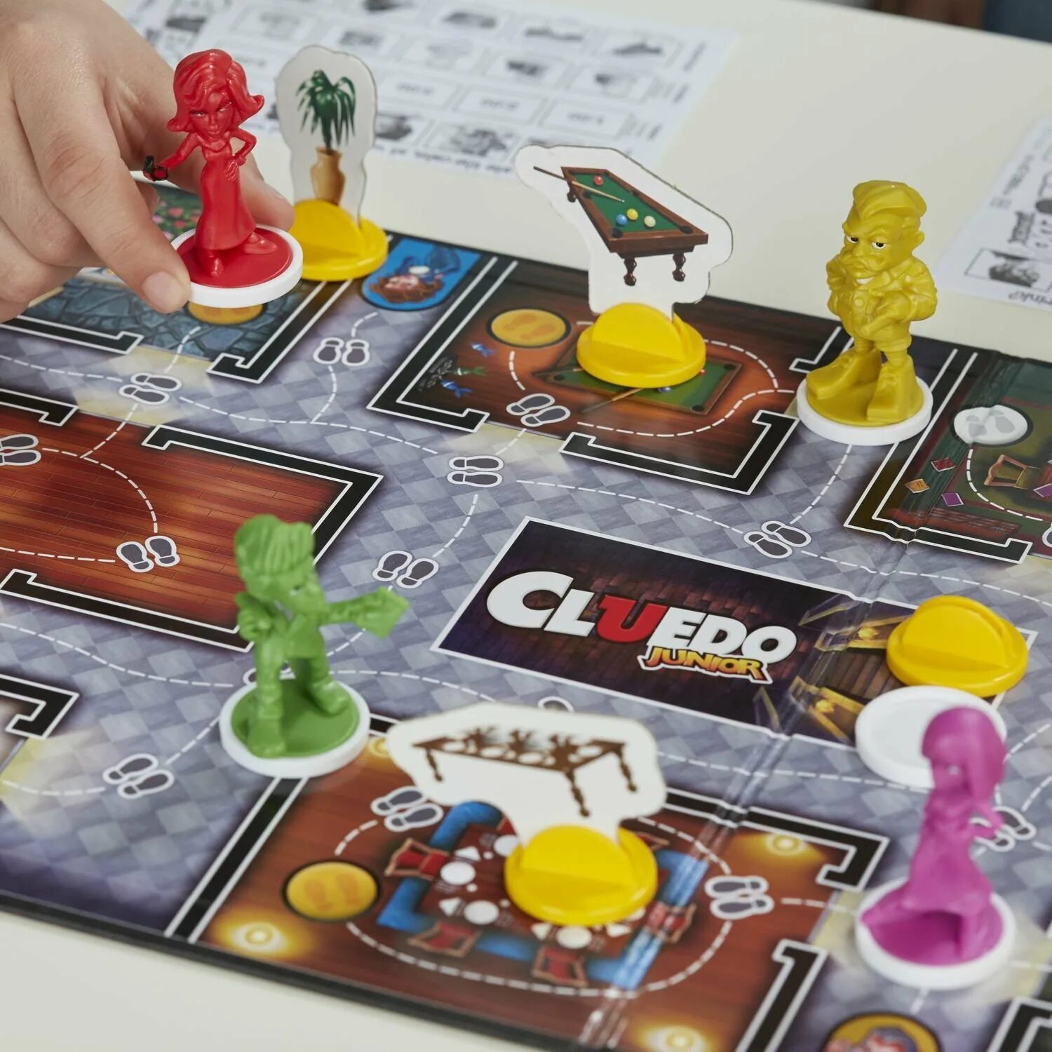 Игра Клуэдо Джуниор. Hasbro Клуэдо. Клуэдо Джуниор настольная. Cluedo от Хасбро. Настольная игра неизвестная