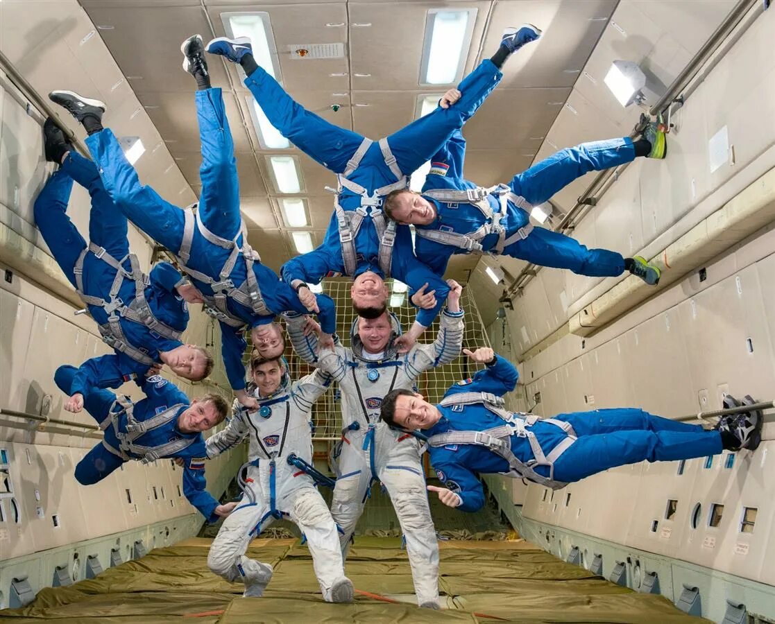 Первый длительный космический. Ил 76 центр подготовки Космонавтов. Самолёт ил-76 МДК Роскосмос. Ил 76 МДК Невесомость. Ил-76 МДК полёт в Невесомость.