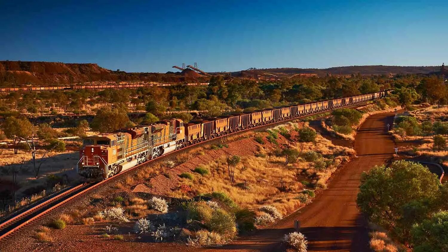 Поезд горнодобывающей компании BHP Billiton, Австралия. Поезд горнодобывающей компании BHP Billiton, Австралия 7350 м. Самый длинный поезд в мире BHP Billiton.. BHP Billiton поезд. Железные дороги австралии