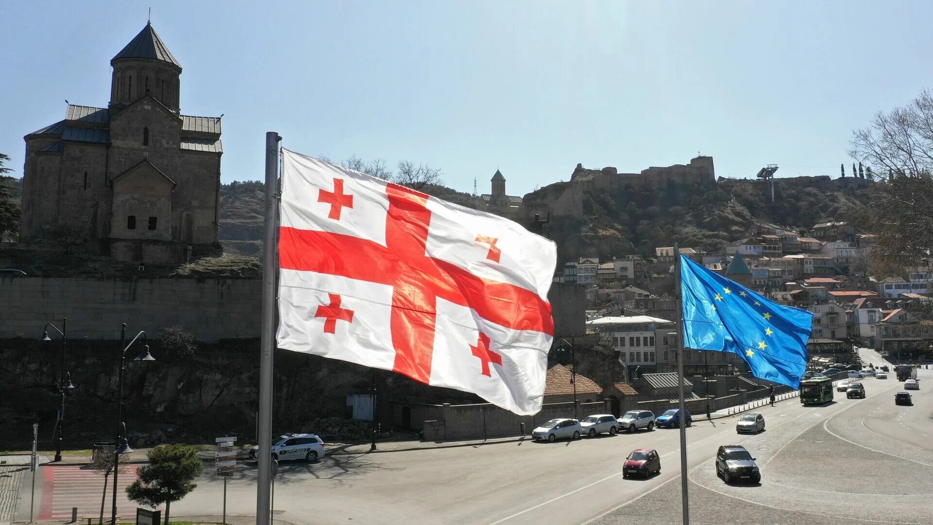 Грузия это россия. Грузия Тбилиси флаг. Столица Грузии в 2022г. Грузия сейчас. Грузия против России.