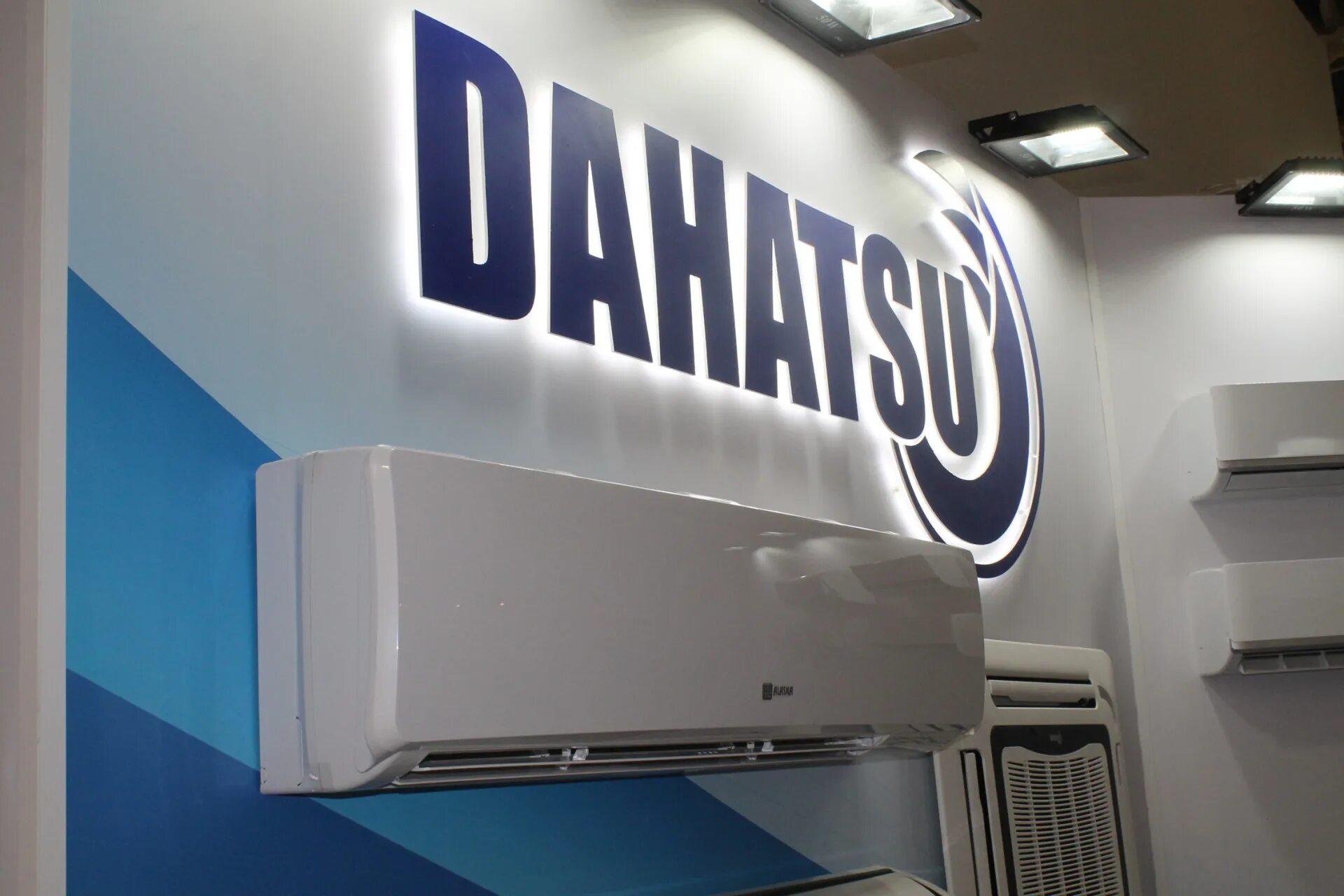 Кондиционеры в омске с установкой цена омск. Кондиционер Dahatsu DH-07g. Настенная сплит-система Dahatsu da-07h. Красивый кондиционер. Производители кондиционеров.