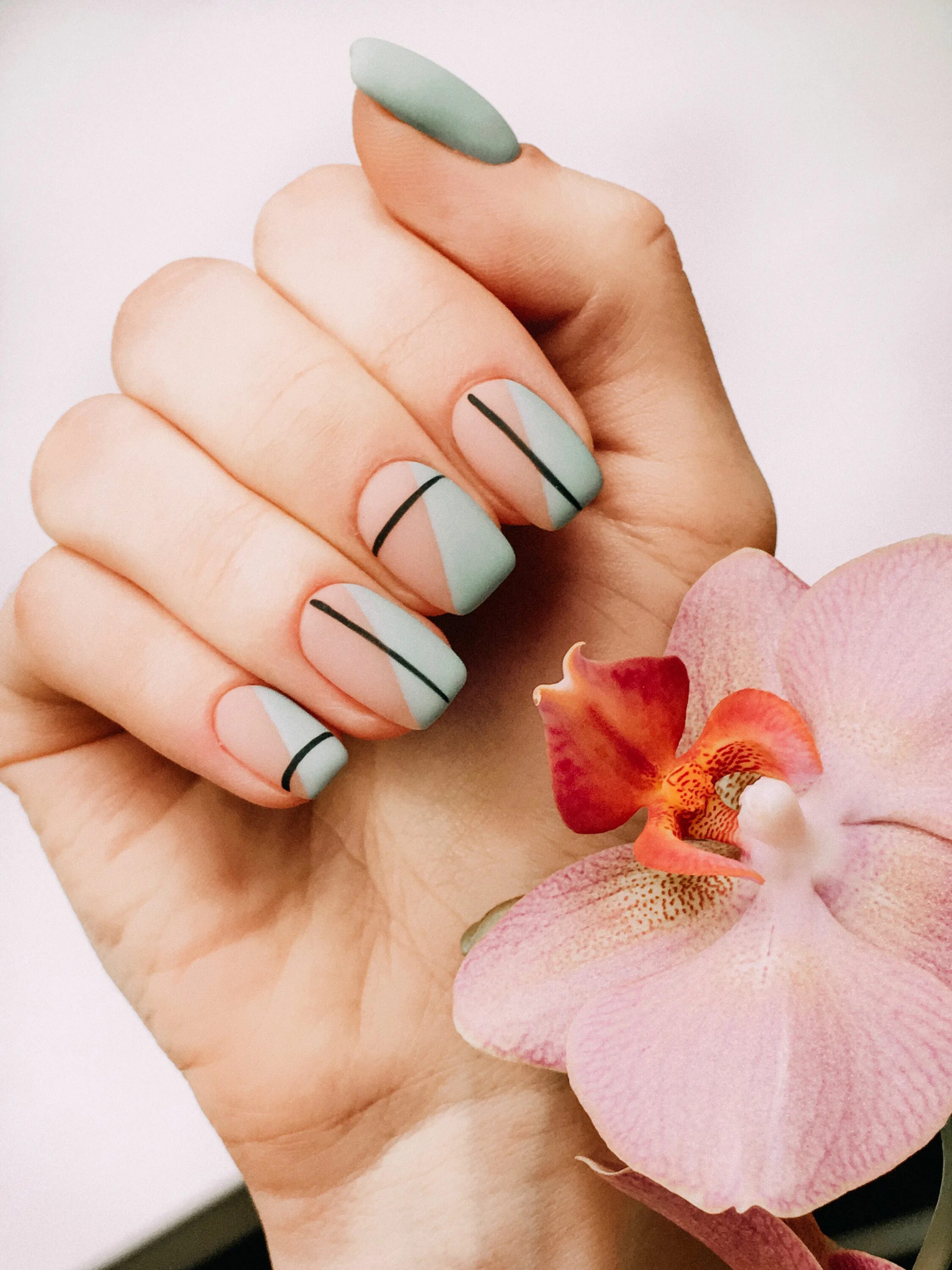 Image about flowers in Nails by Léna Driesbach Lavender nails, Purple nails, Sty