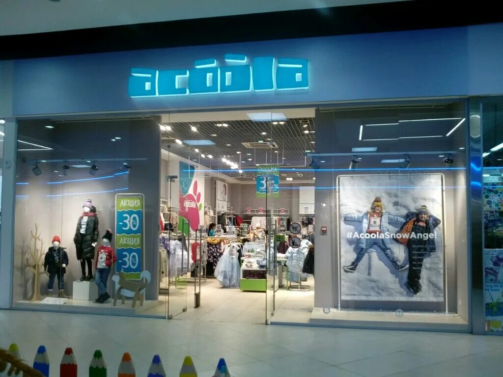 Acoola псков акваполис. магазин акула детская одежда интернет магазин. акула магазин витрина. Acoola фото магазина. арена acoola магазин фото.
