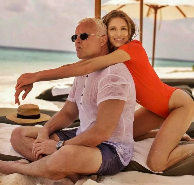 жена бизнесмена. жена бизнесмена. домашняя жена бизнесмена. александр винокуров и наталья синдеева. елена перминова и александр лебедев фото.